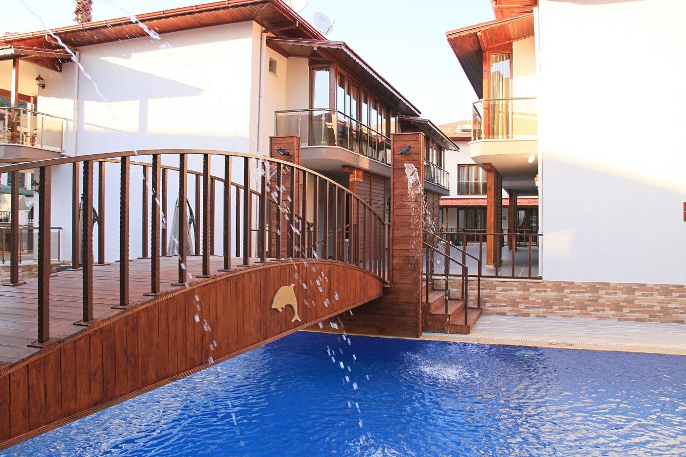 Dolphin-Apart-Pool-1