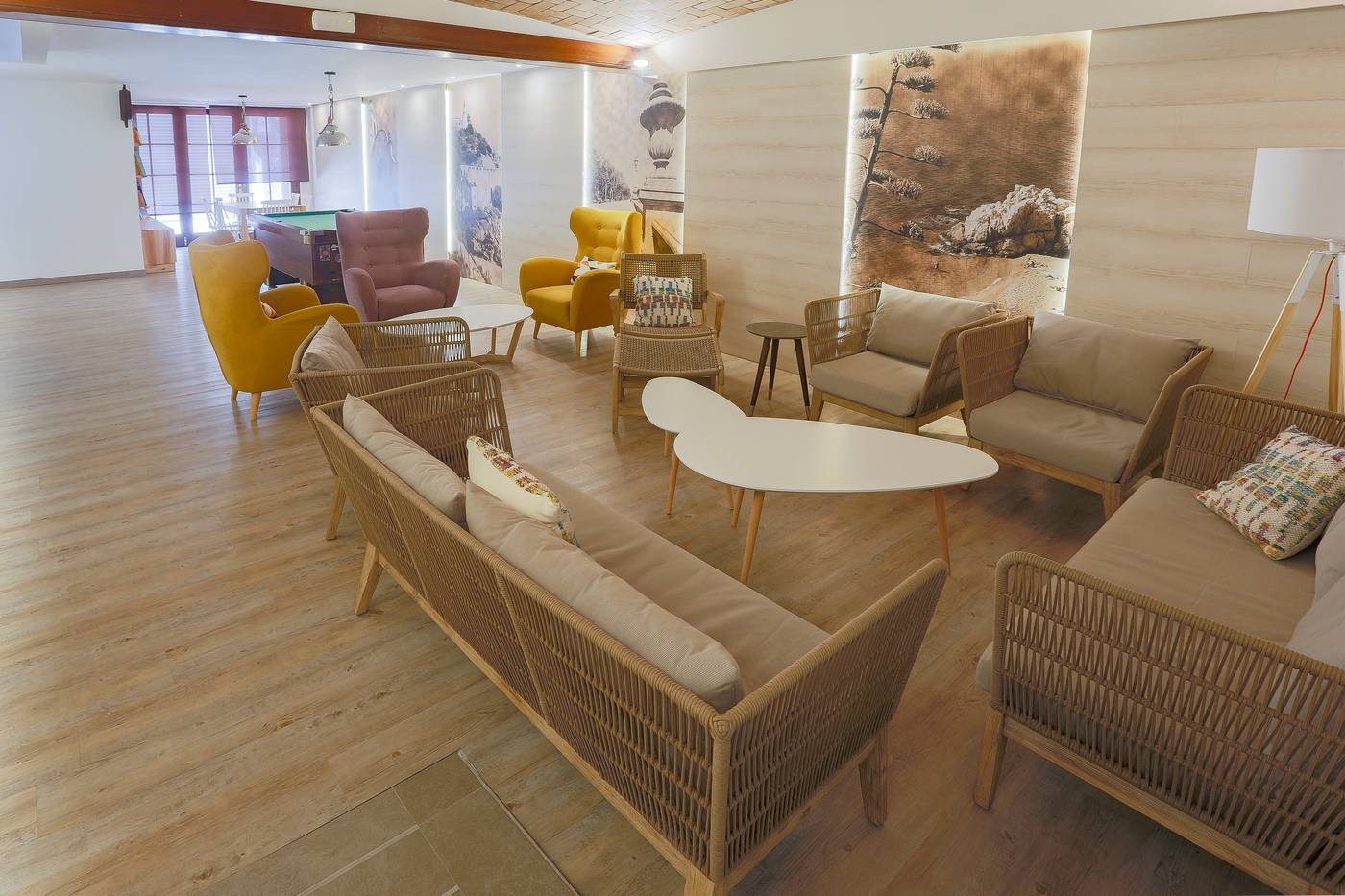 Apartamentos-Neptuno-Calella-Lobby-36