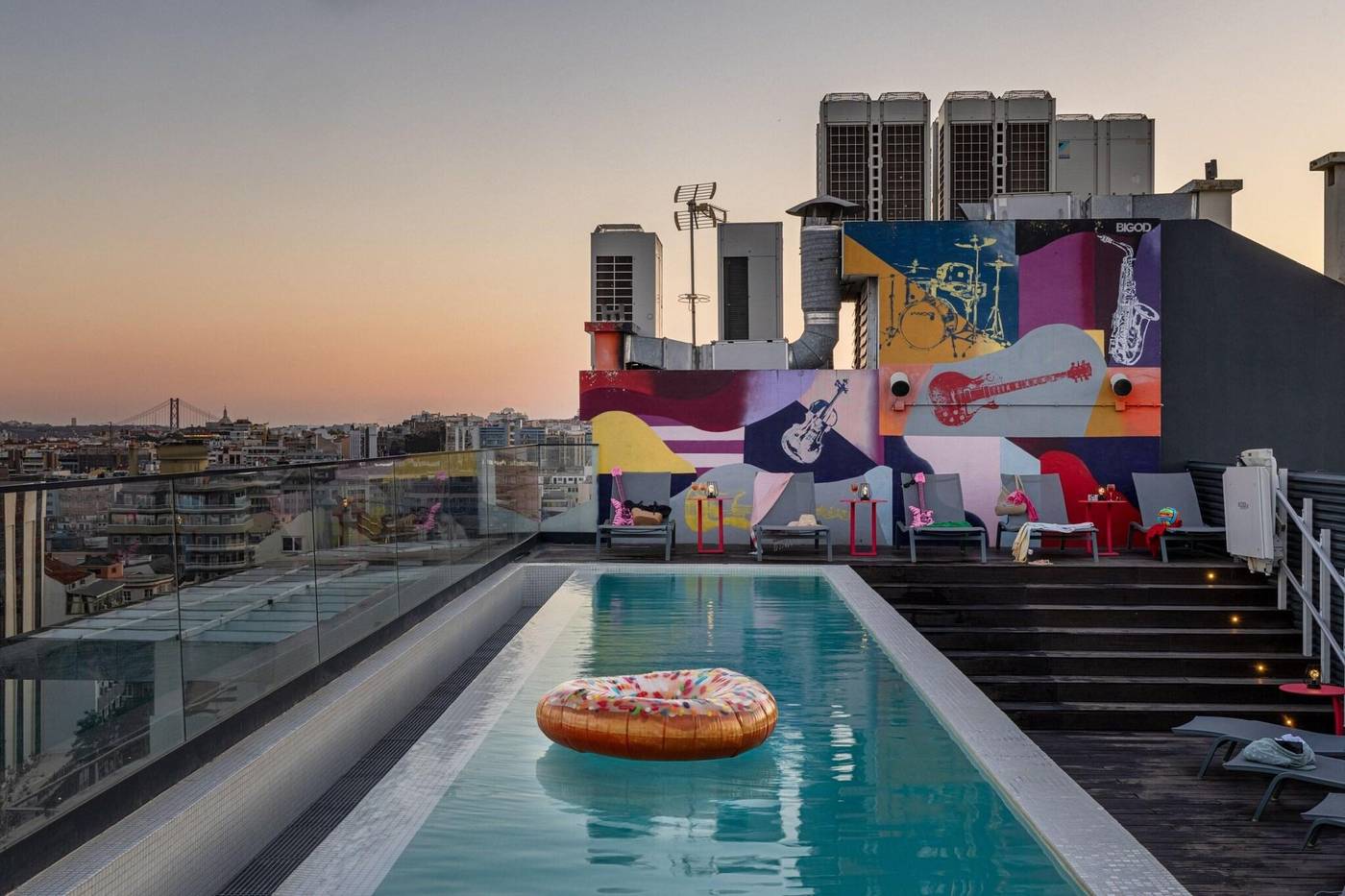 Moxy-Lisbon-City-Pool-3