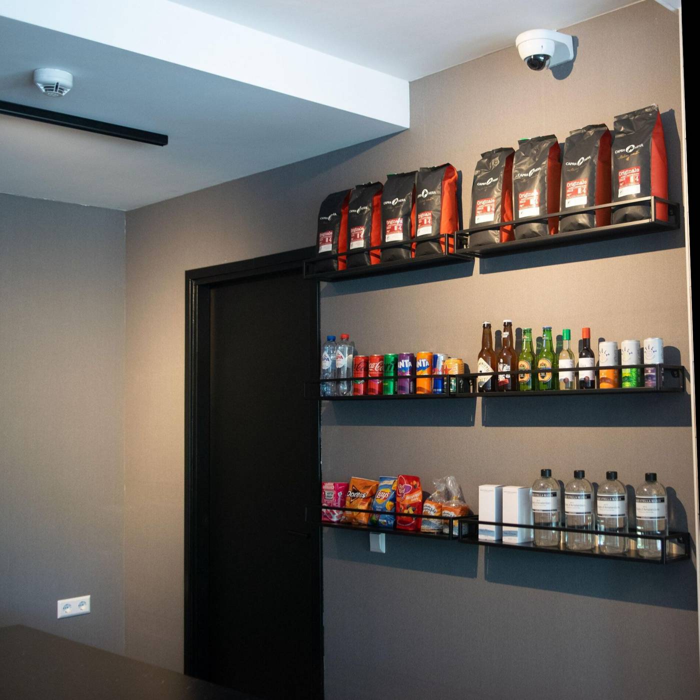 Amsterdam-Lake-Hotel-Lobby-17