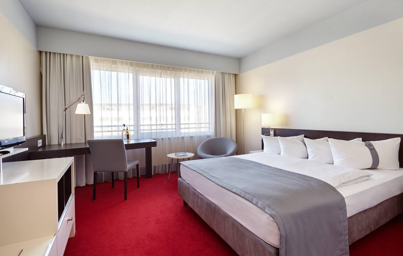 Holiday-Inn-Berlin-Airport-Conference-Center-Room-33