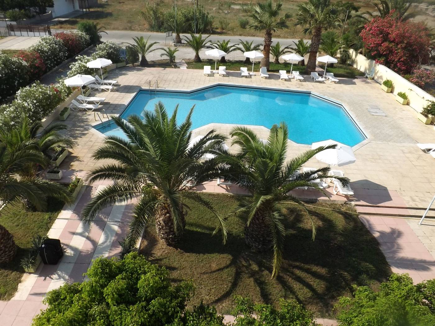 Leonidas-Hotel-And-Studios-General-view-6