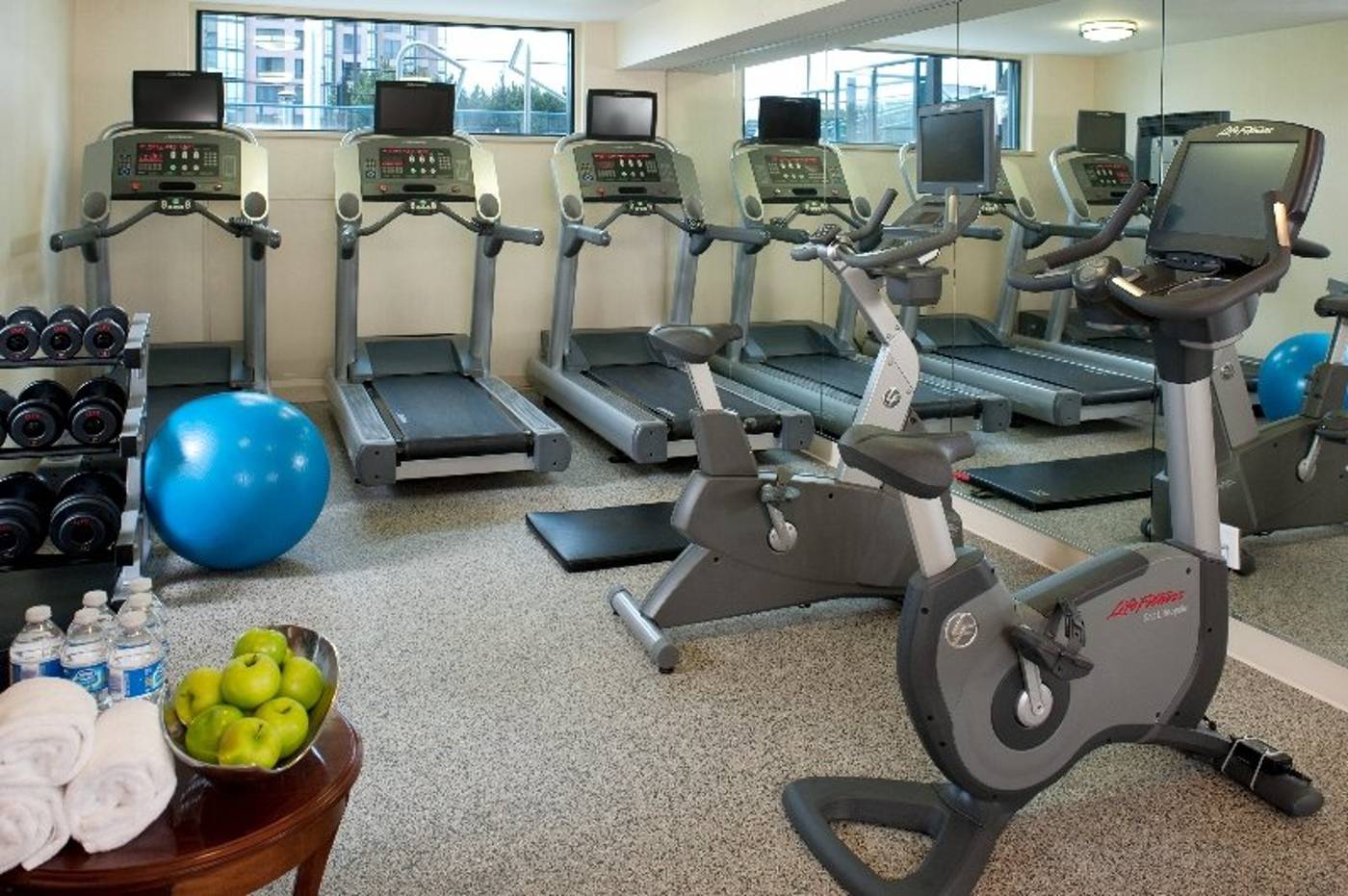 Vancouver-Airport-Marriott-Hotel-Sports-and-Entertainment-46