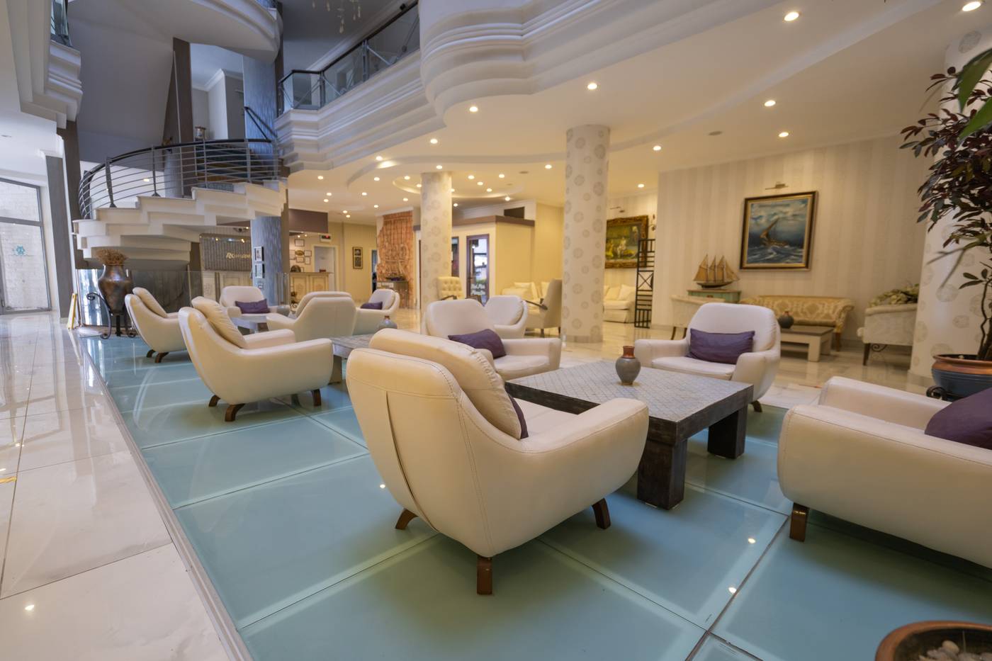 Romance-Beach-Lobby-44