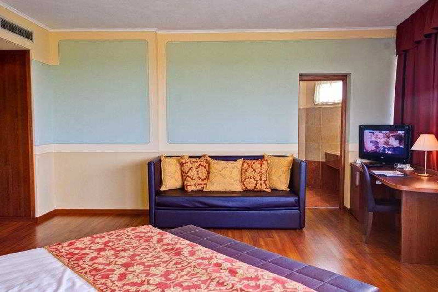 BEST-WESTERN-Galileo-Palace-Hotel-General-view-7