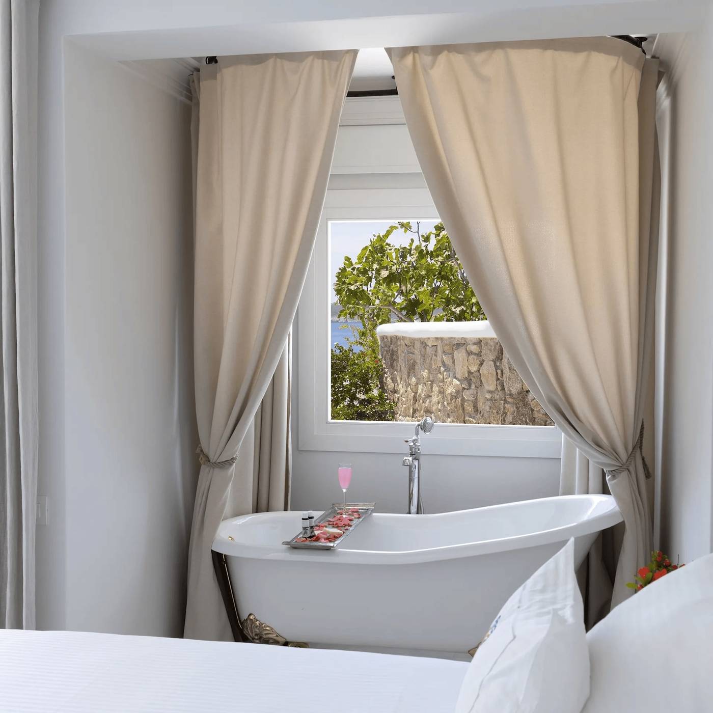 Saint-John-Hotel-Villas---Spa-Room-66