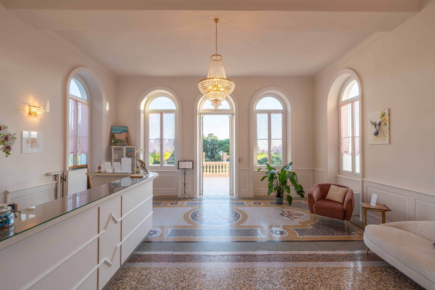 Hotel-L-Orangeraie-Lobby-51