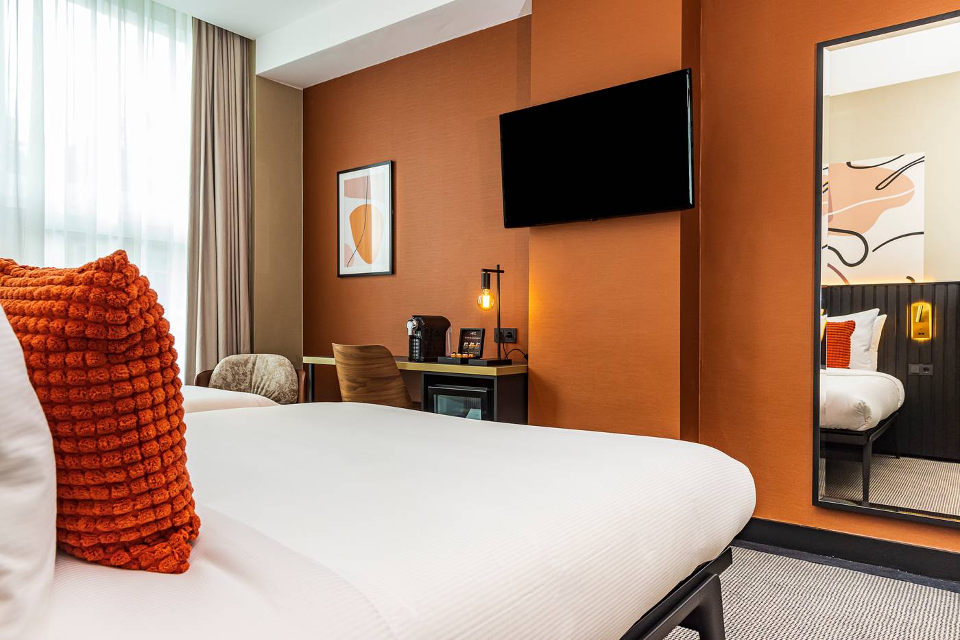 Huygens-Place-Room-5