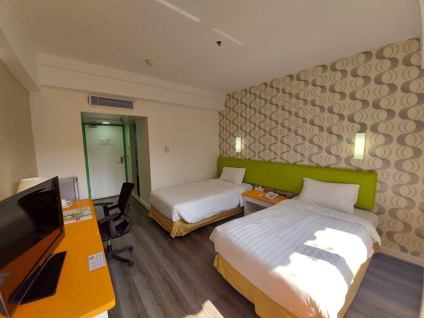 Silvermine-Beach-Resort-Room-14