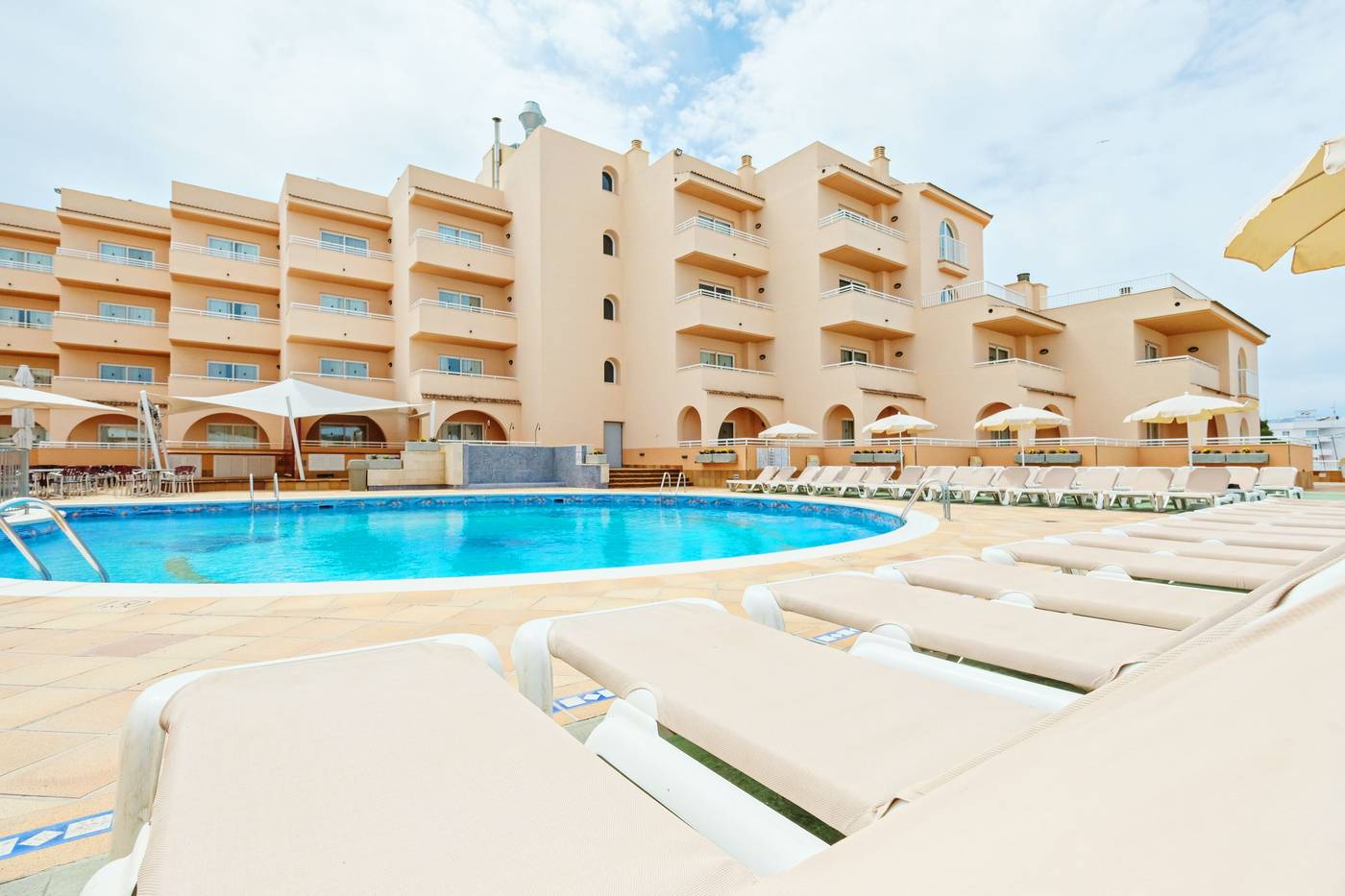 Rosamar-Aparthotel-All-Inclusive-Pool-5