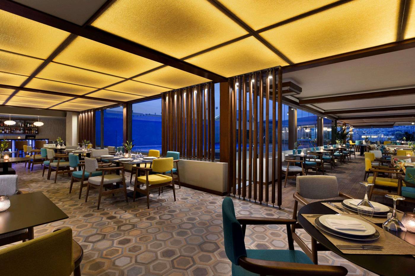 Wyndham-Grand-Athens-Bar-54