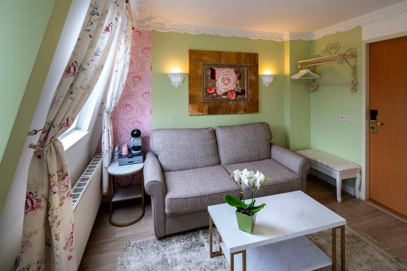 Hotel-Jupiter-Room-49