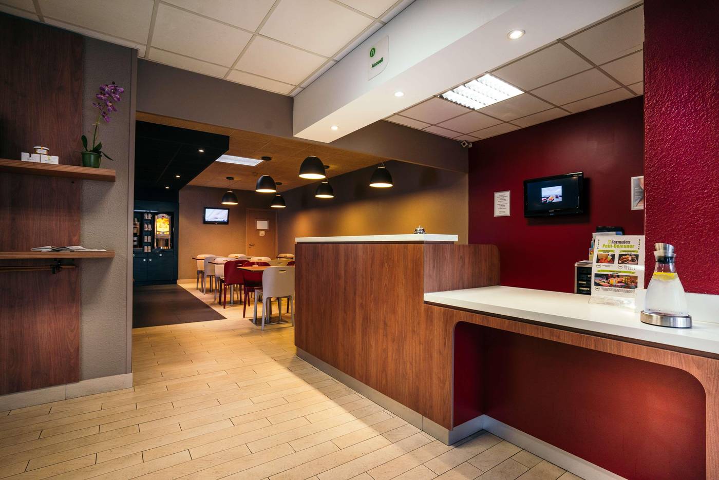 Campanile-Creteil-Centre-Lobby-5