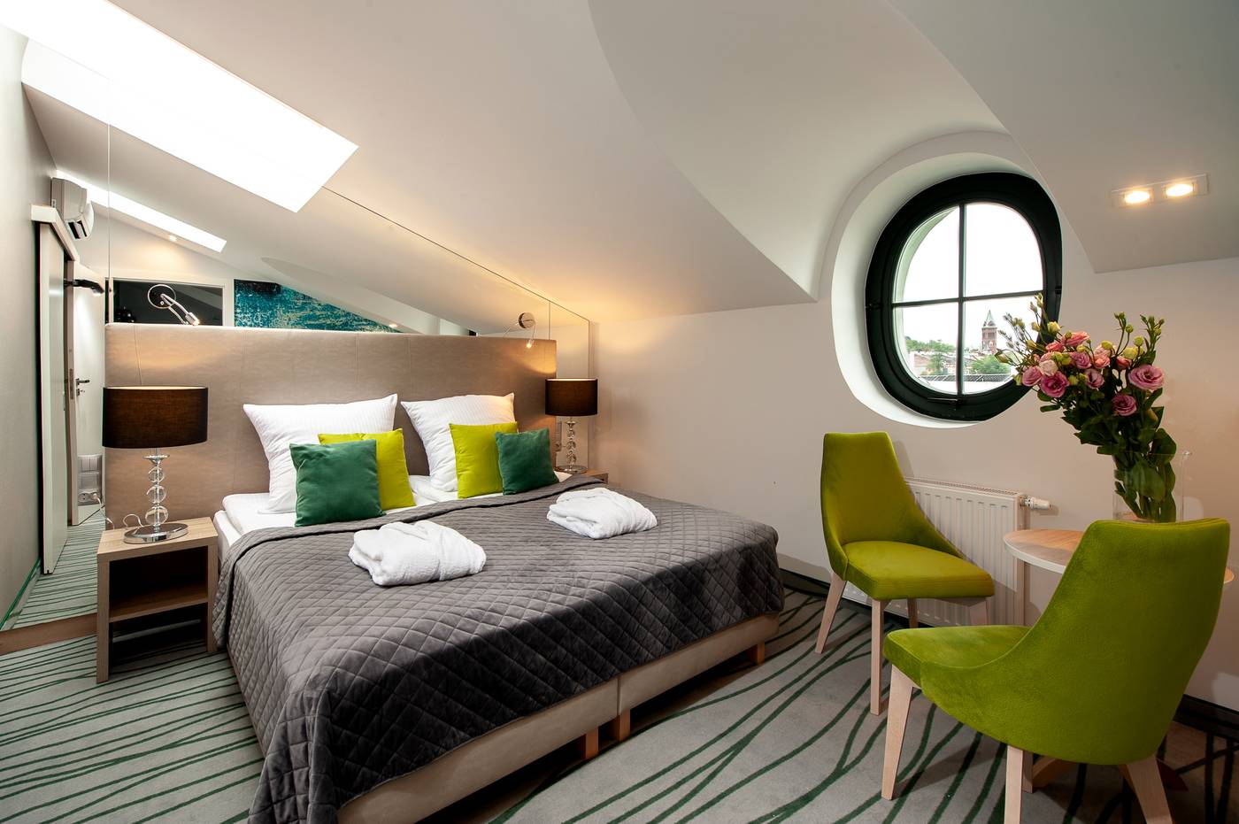 Plaza-Boutique-Hotel-Room-12