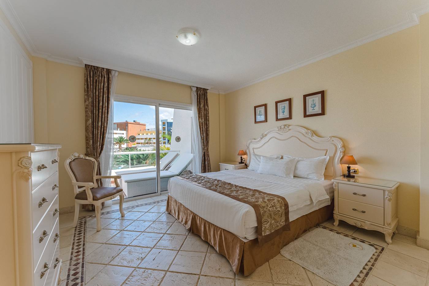 Flamingo-Suites-Room-44