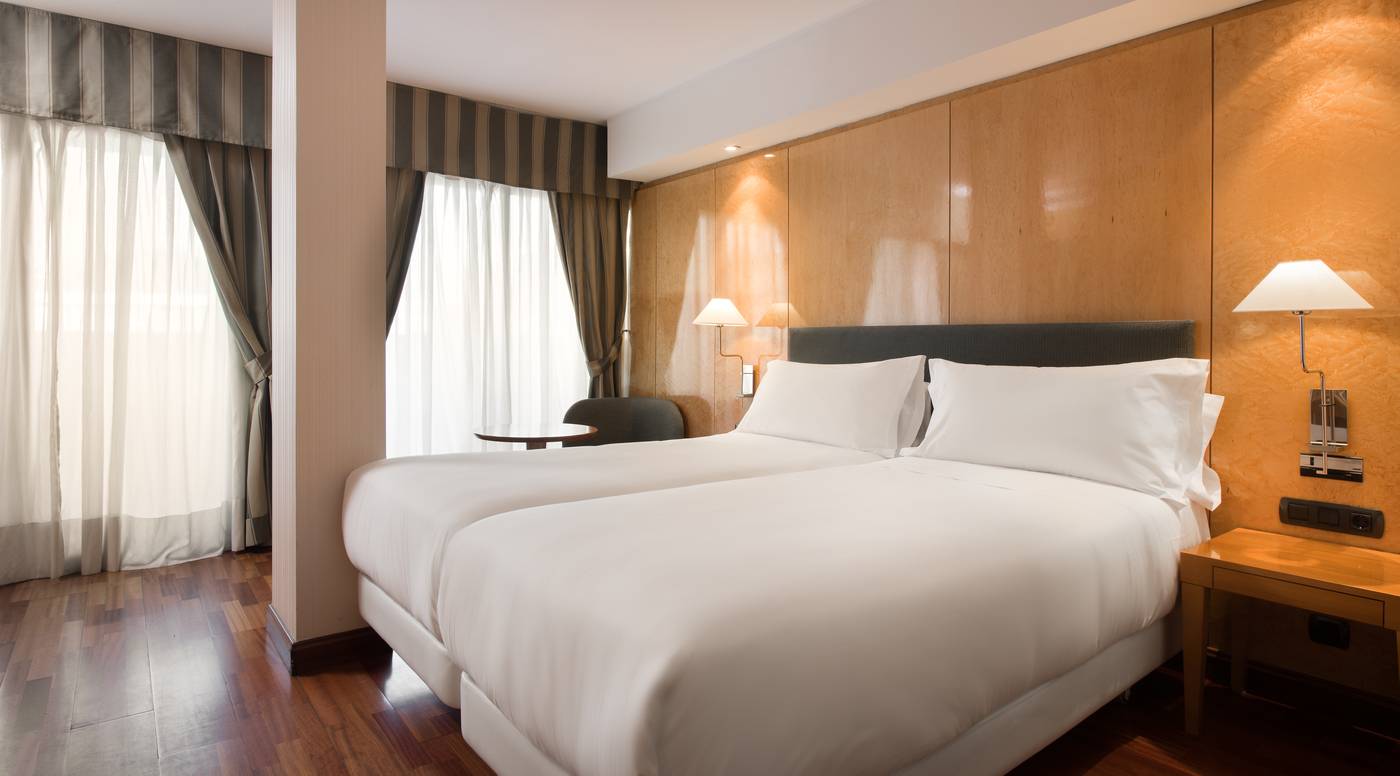 NH-Paseo-de-la-Habana-Room-35