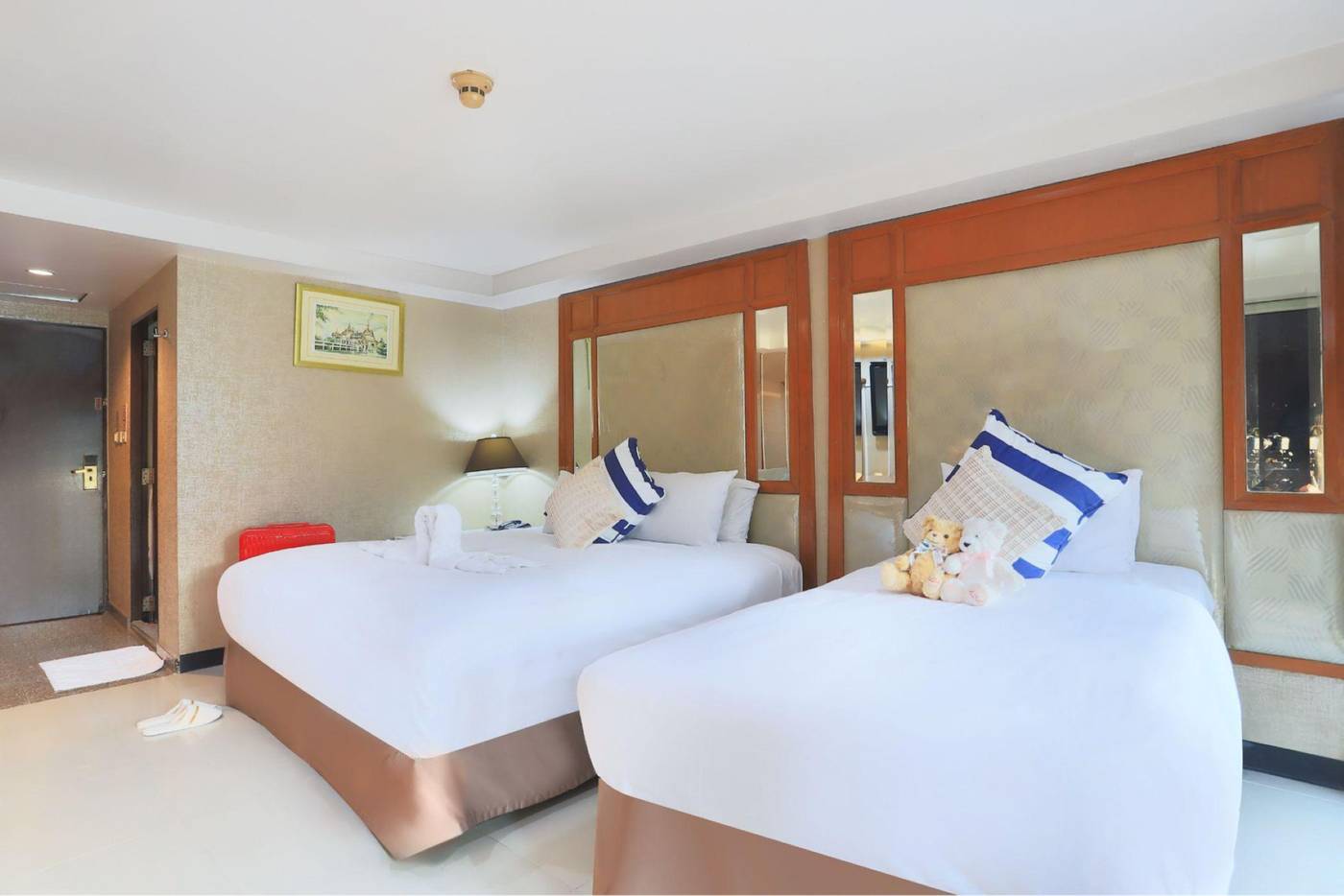 Diamond-City-Hotel-Room-16