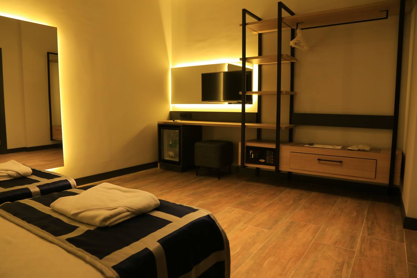 Nox-Inn-Deluxe-Hotel-Room-37