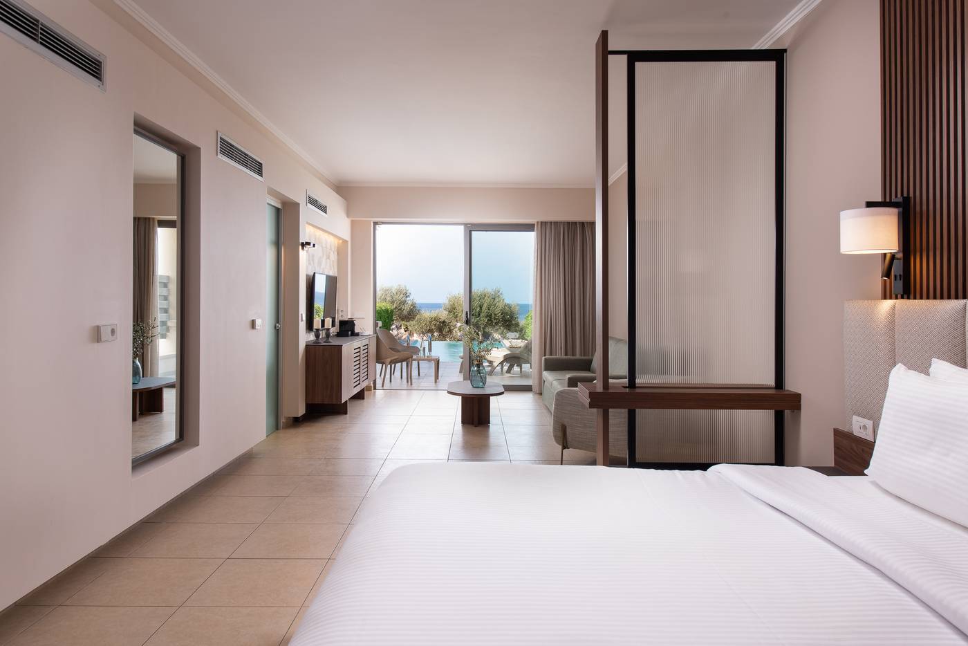 Kresten-Royal-Euphoria-Resort-Room-28