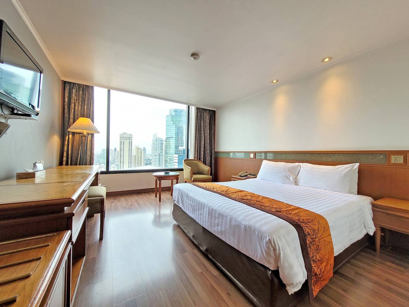 Bangkok-Lotus-Sukhumvit-33-By-Compass-Hospitalit-Room-11