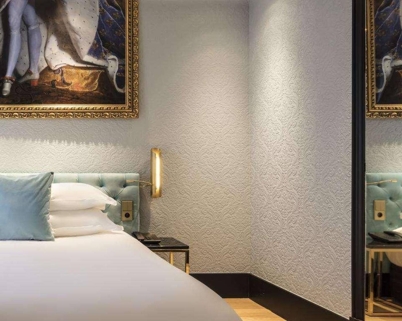 Hotel-Eiffel-Petit-Louvre-Room-34