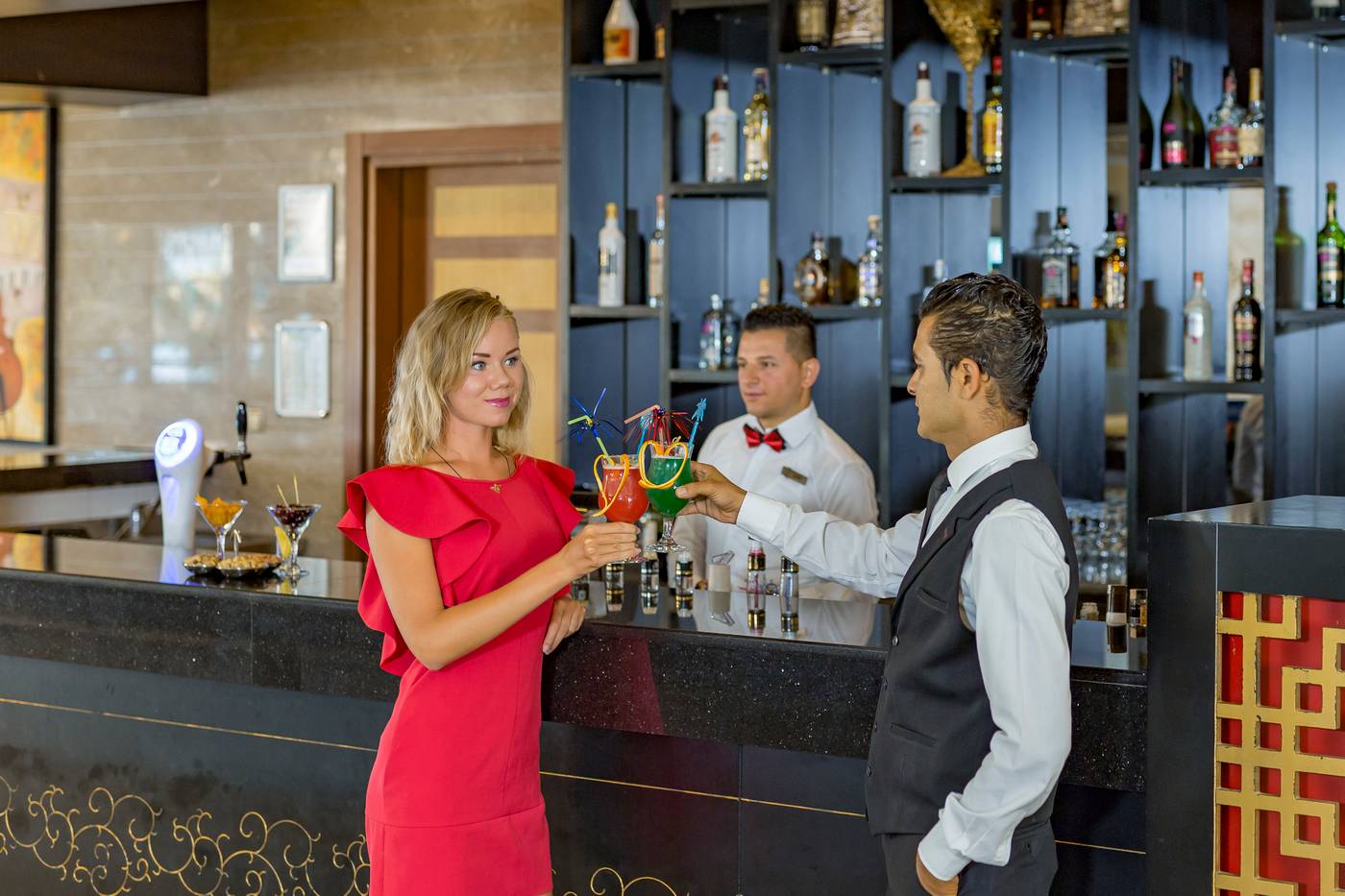 Royal-Dragon-Hotel-Bar-53