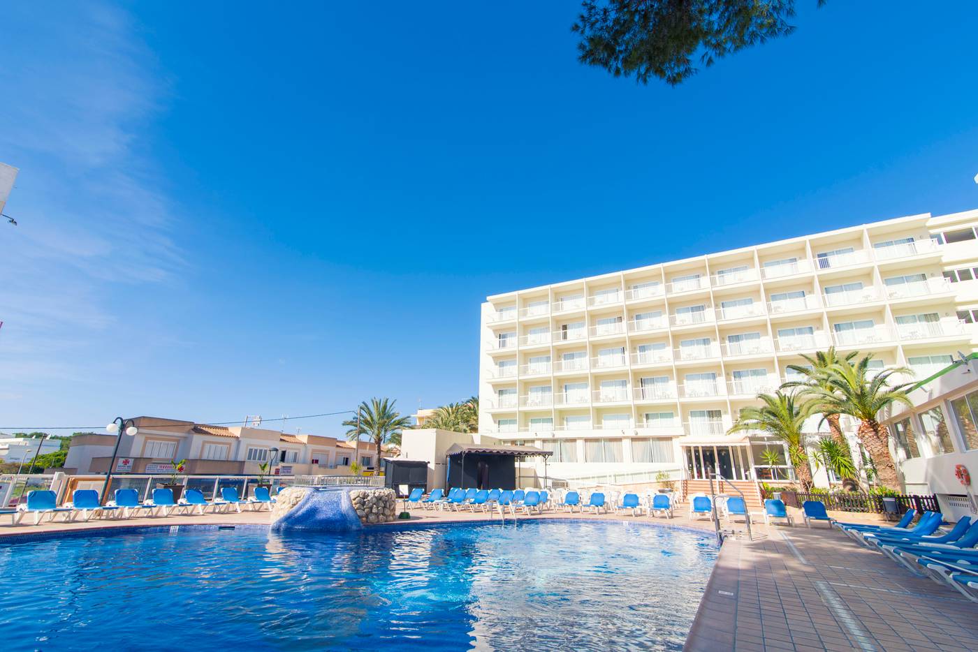 AzuLine-Hotel-Coral-Beach-General-view-4