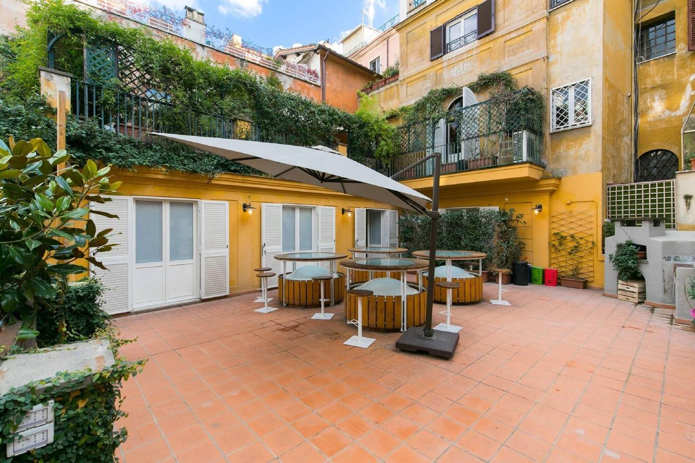 Trevi-Contemporary-Suite-Terrace-1