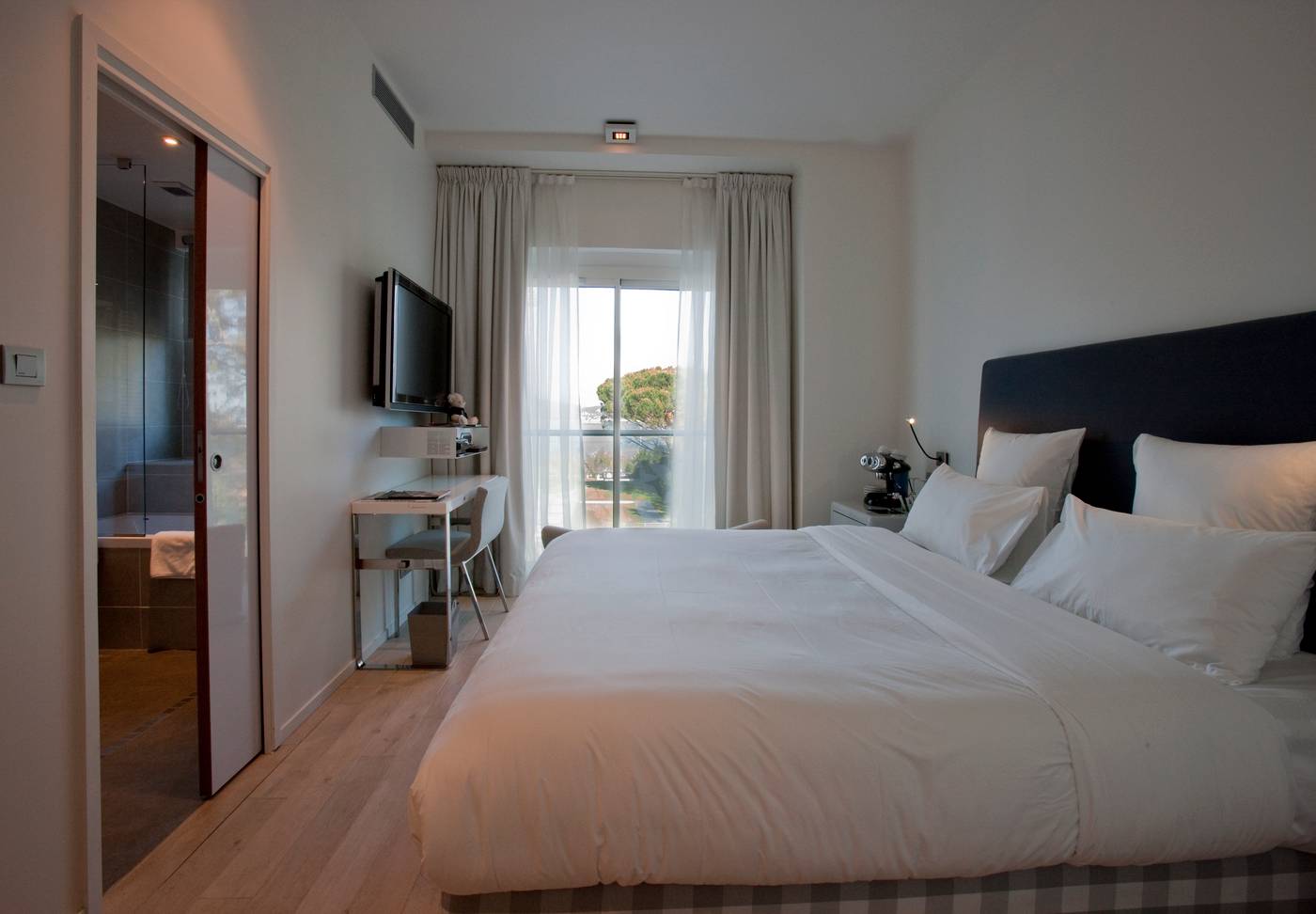 Kube-Hotel-St-Tropez-Room-60