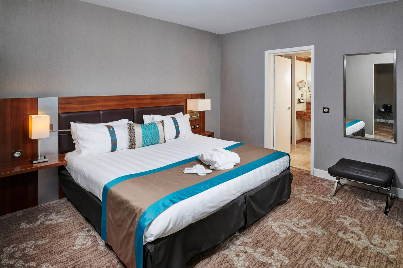 Holiday-Inn-Nice-Room-14