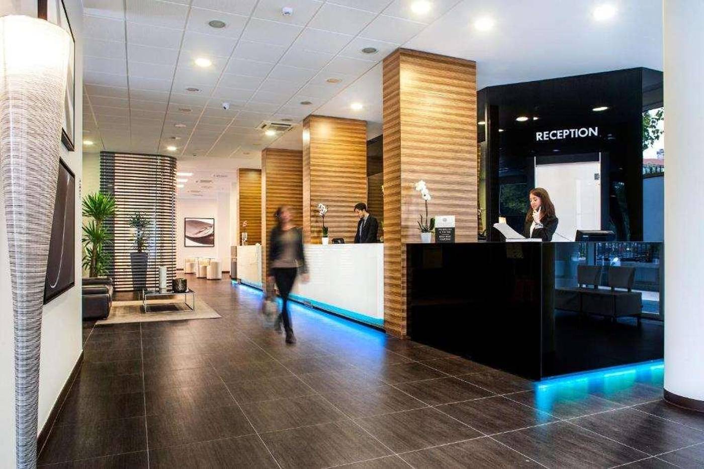 Hotel-Degli-Arcimboldi-Lobby-12