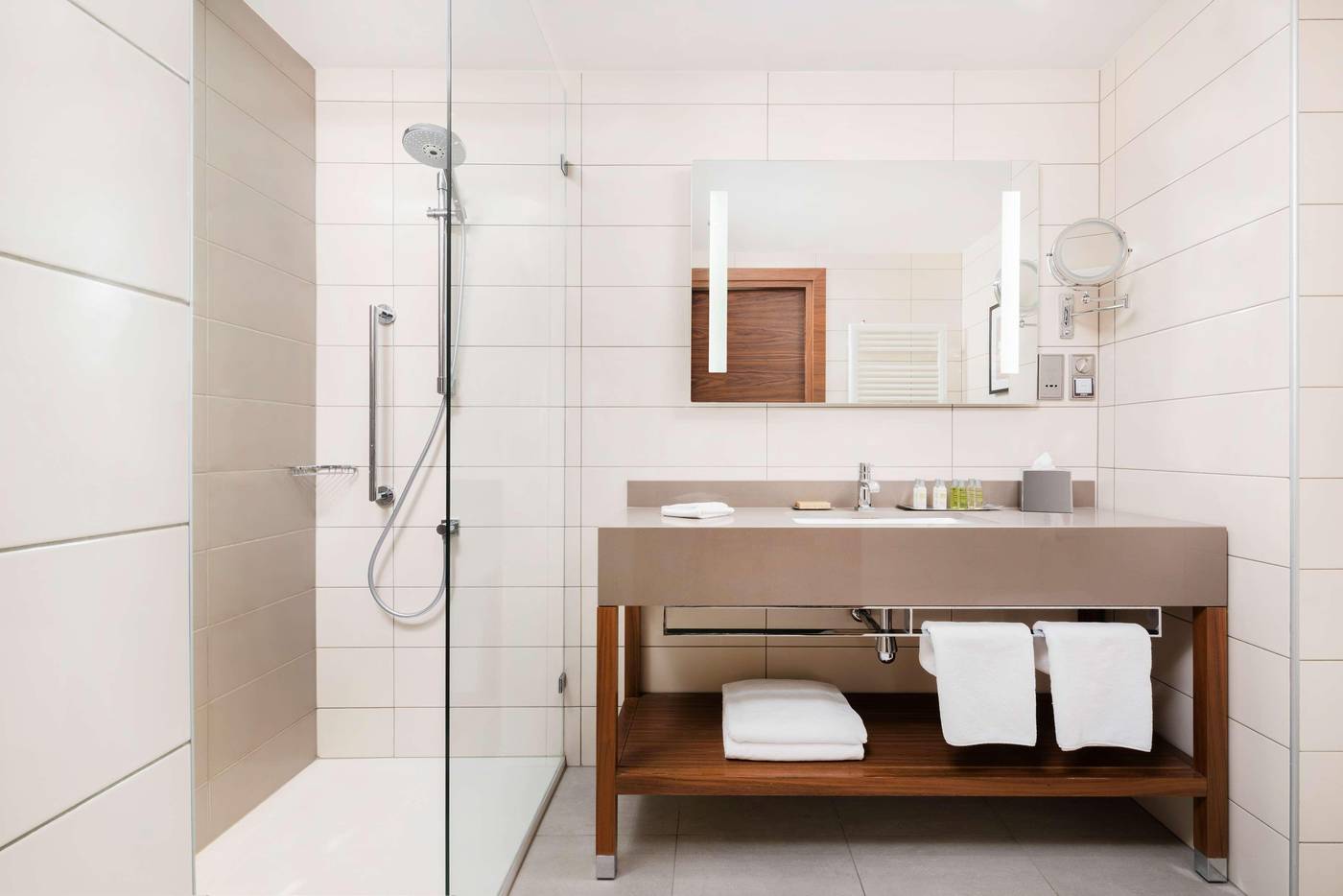 DoubleTree-by-Hilton-Krakow-Hotel---Convention-Cen-General-view-42