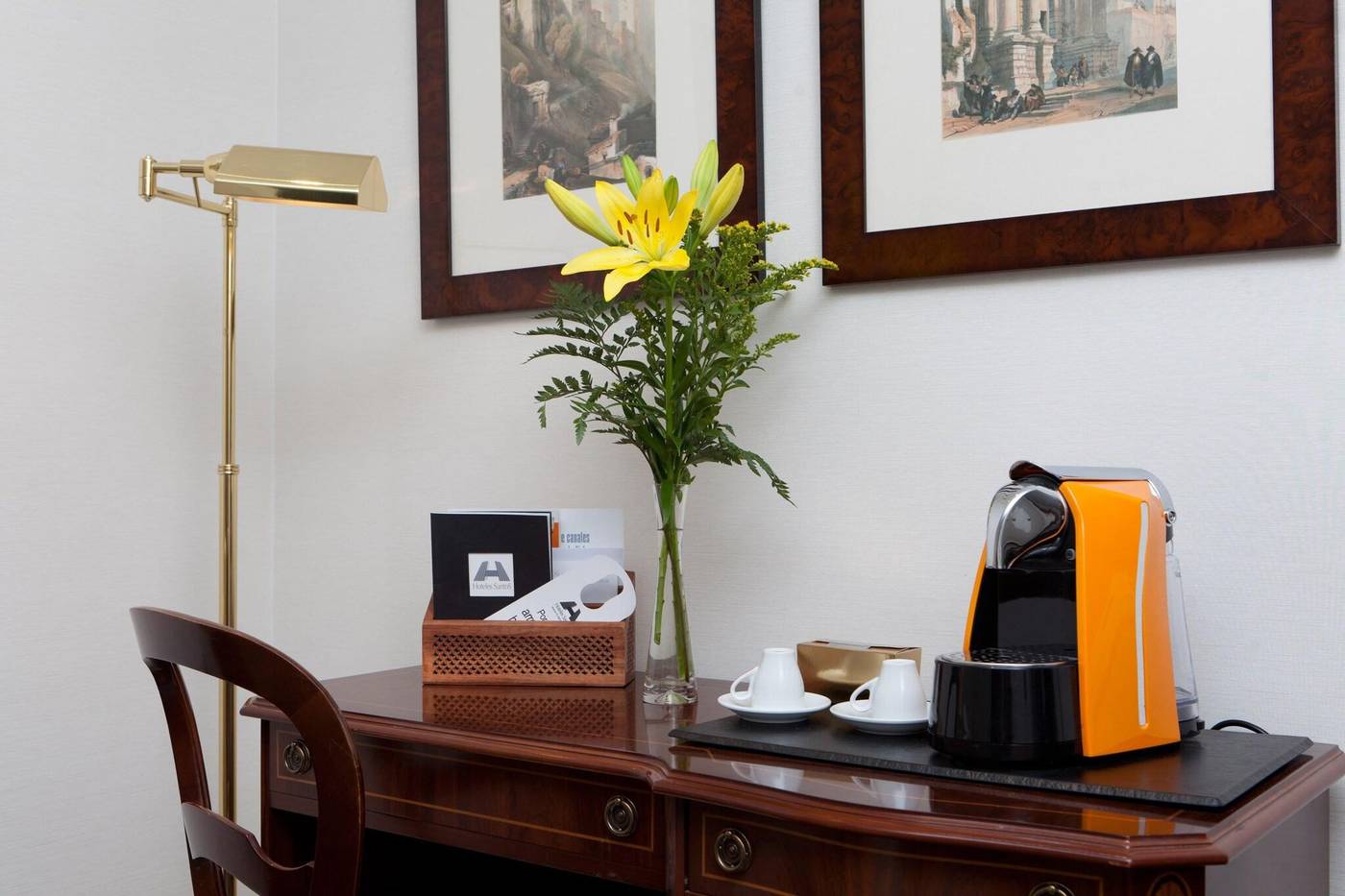 Santos-Praga-Room-11