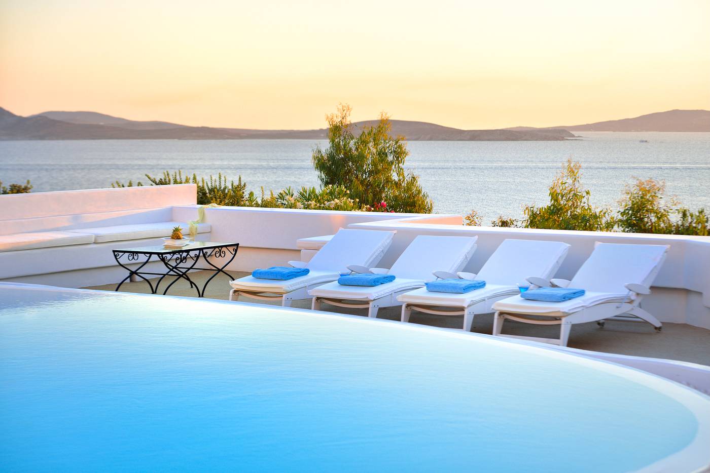 Saint-John-Hotel-Villas---Spa-Room-6