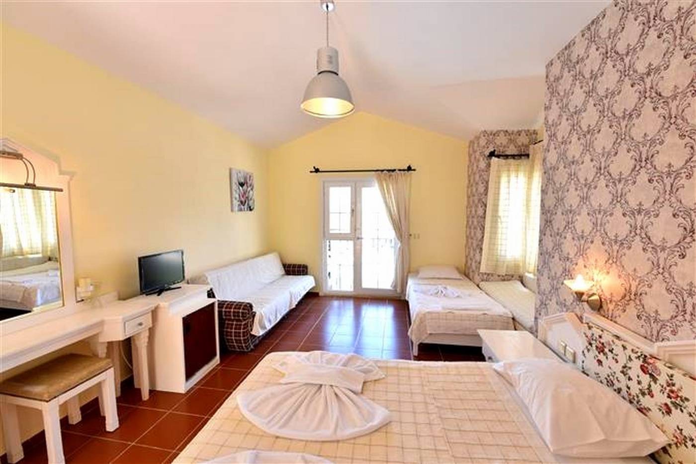 Edasu-Royal-Park-Artemisia-Club-Room-17