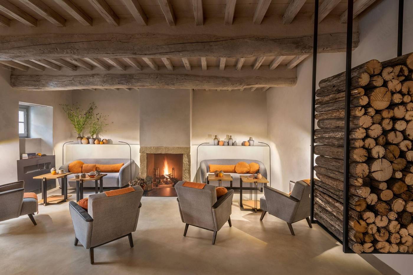 Badia-Di-Pomaio-Lobby-12