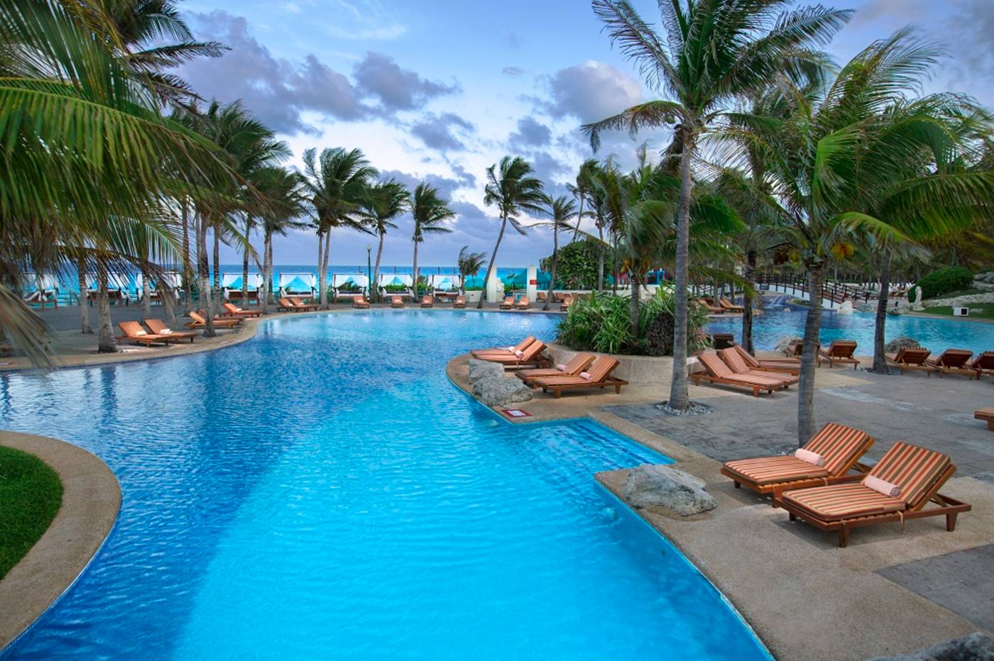 The-Pyramid-at-Grand-Oasis-Pool-6