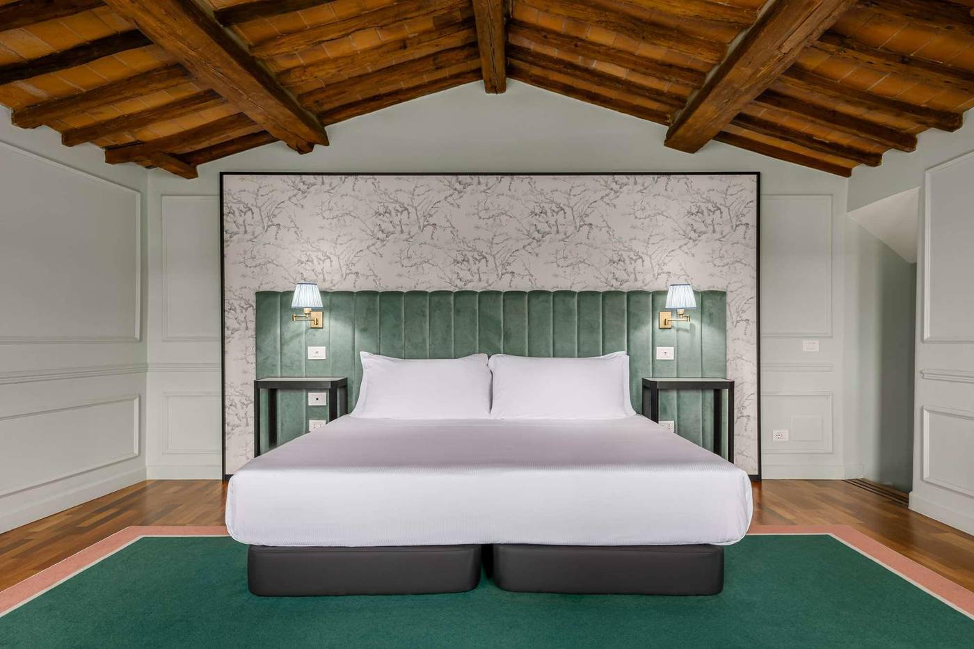 Room-Mate-Isabella-Room-35