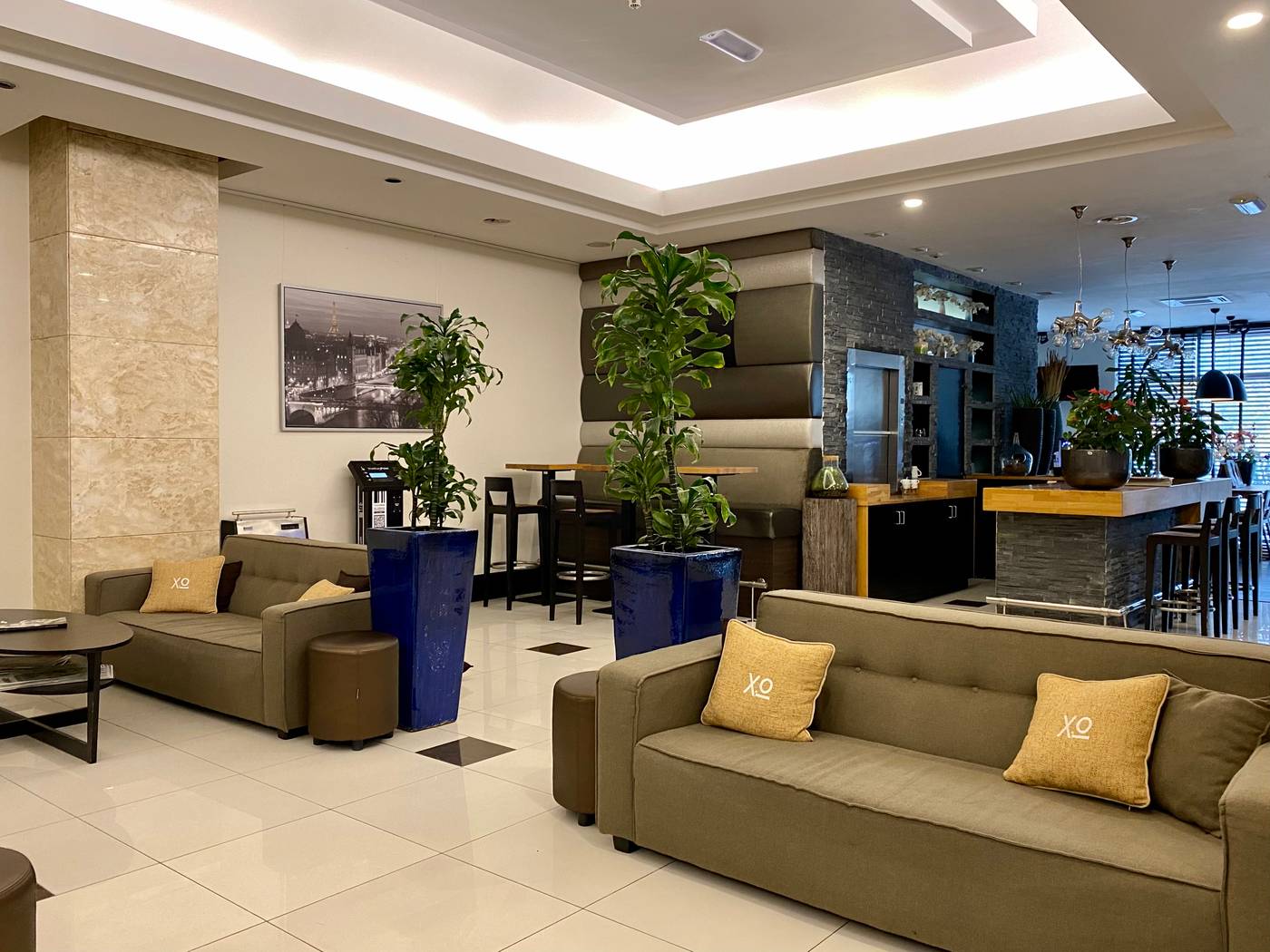 Xo-Hotels-Blue-Tower-Lobby-2