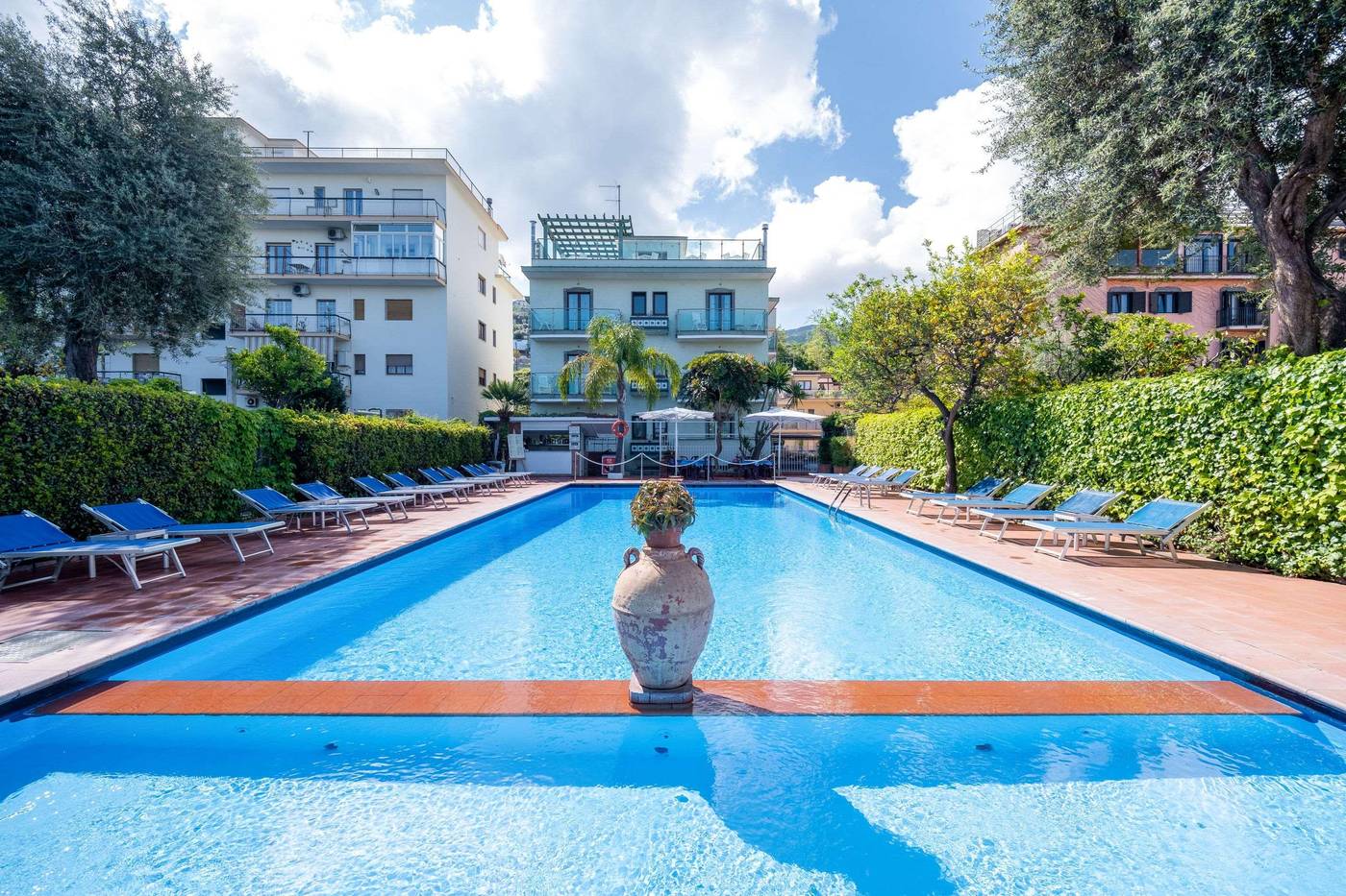 Comfort-Hotel-Gardenia-Sorrento-Coast-Pool-5