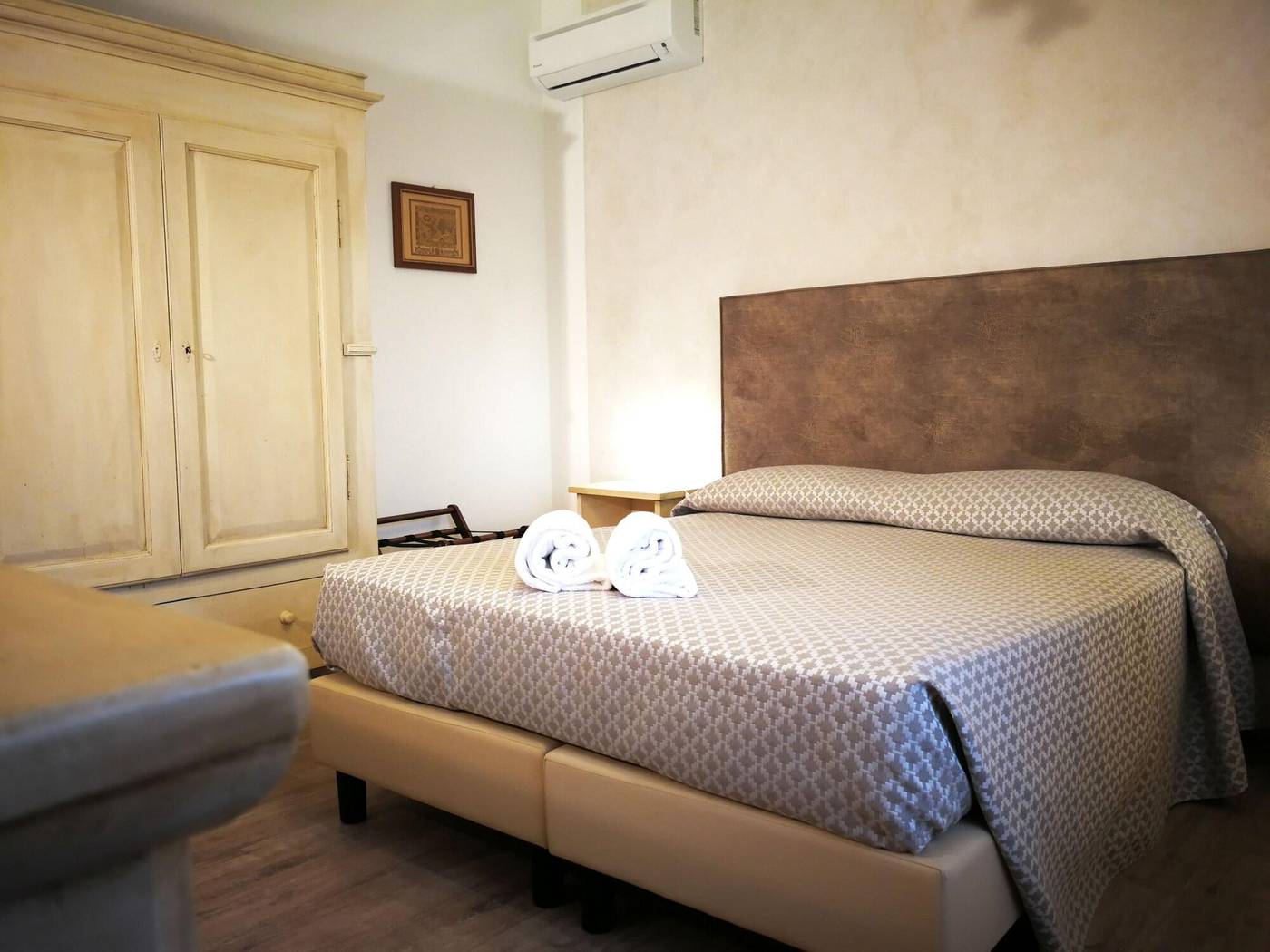 La-Loggia-Villa-Gloria-Room-14