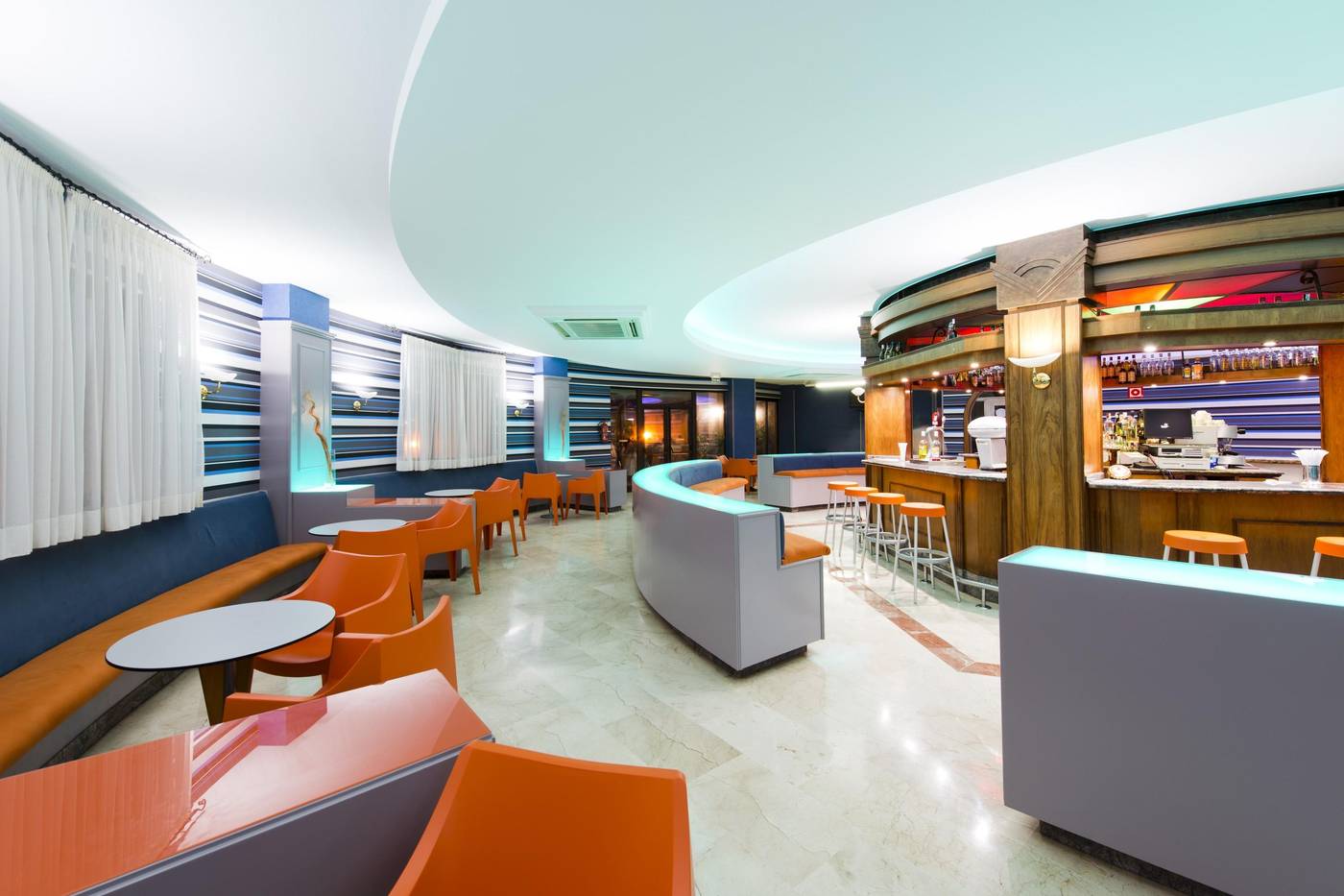 Elba-Lucia-Sport---Suite-Hotel-Bar-36