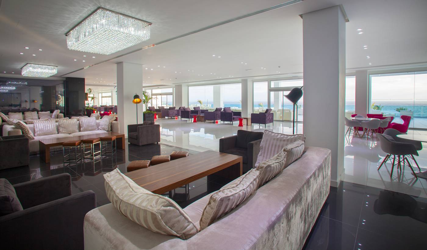 King-Evelthon-Beach-Hotel-and-Resort-Restaurant-40