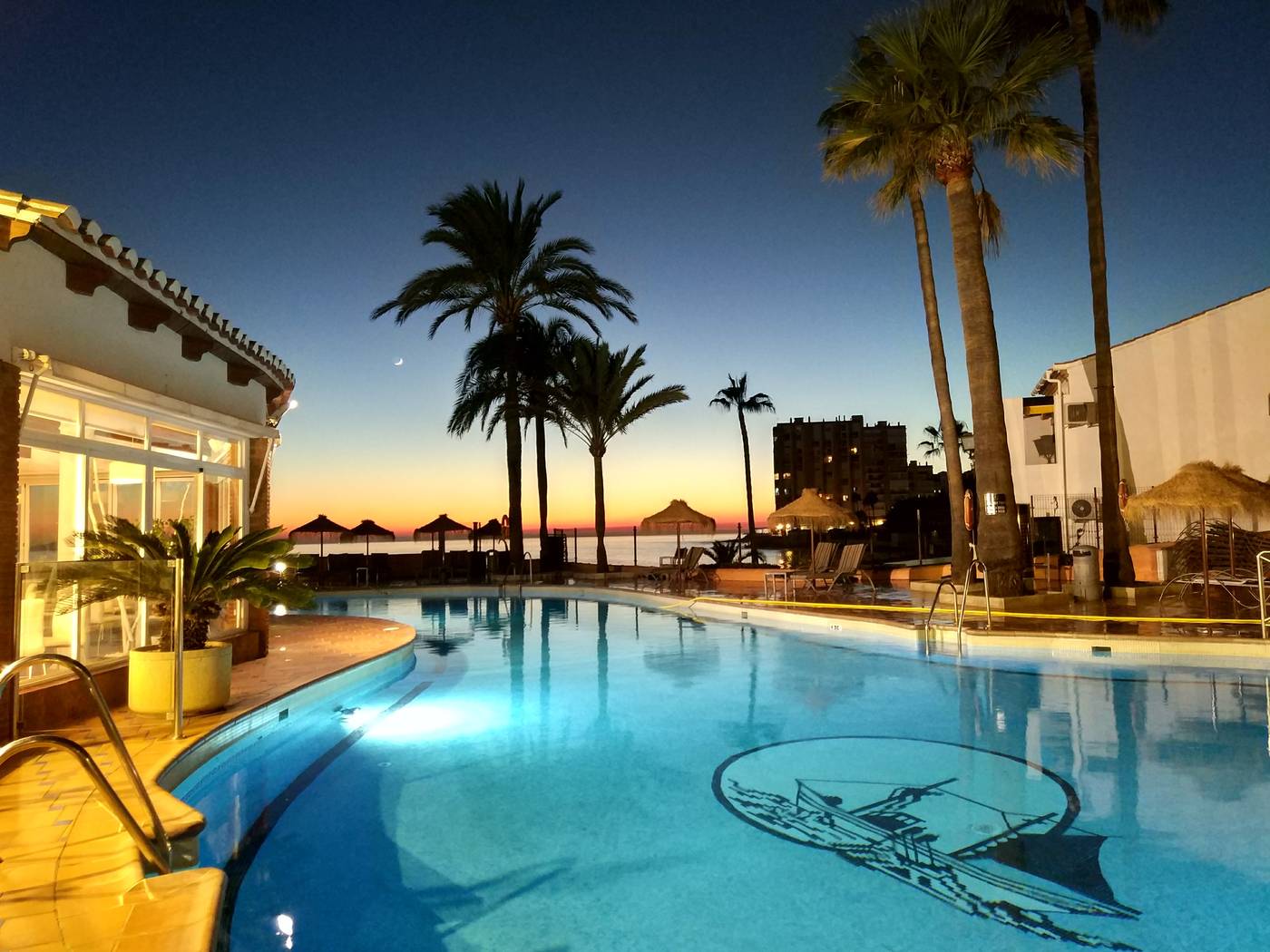 Macdonald-Dona-Lola-Restaurant-5