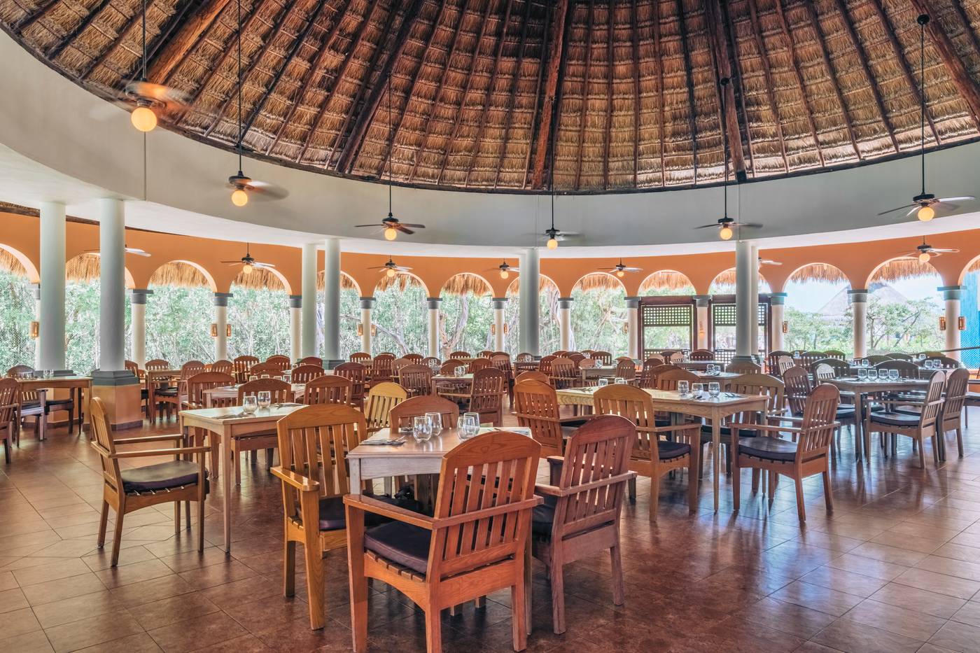 Iberostar-Waves-Paraiso-Beach-Restaurant-49