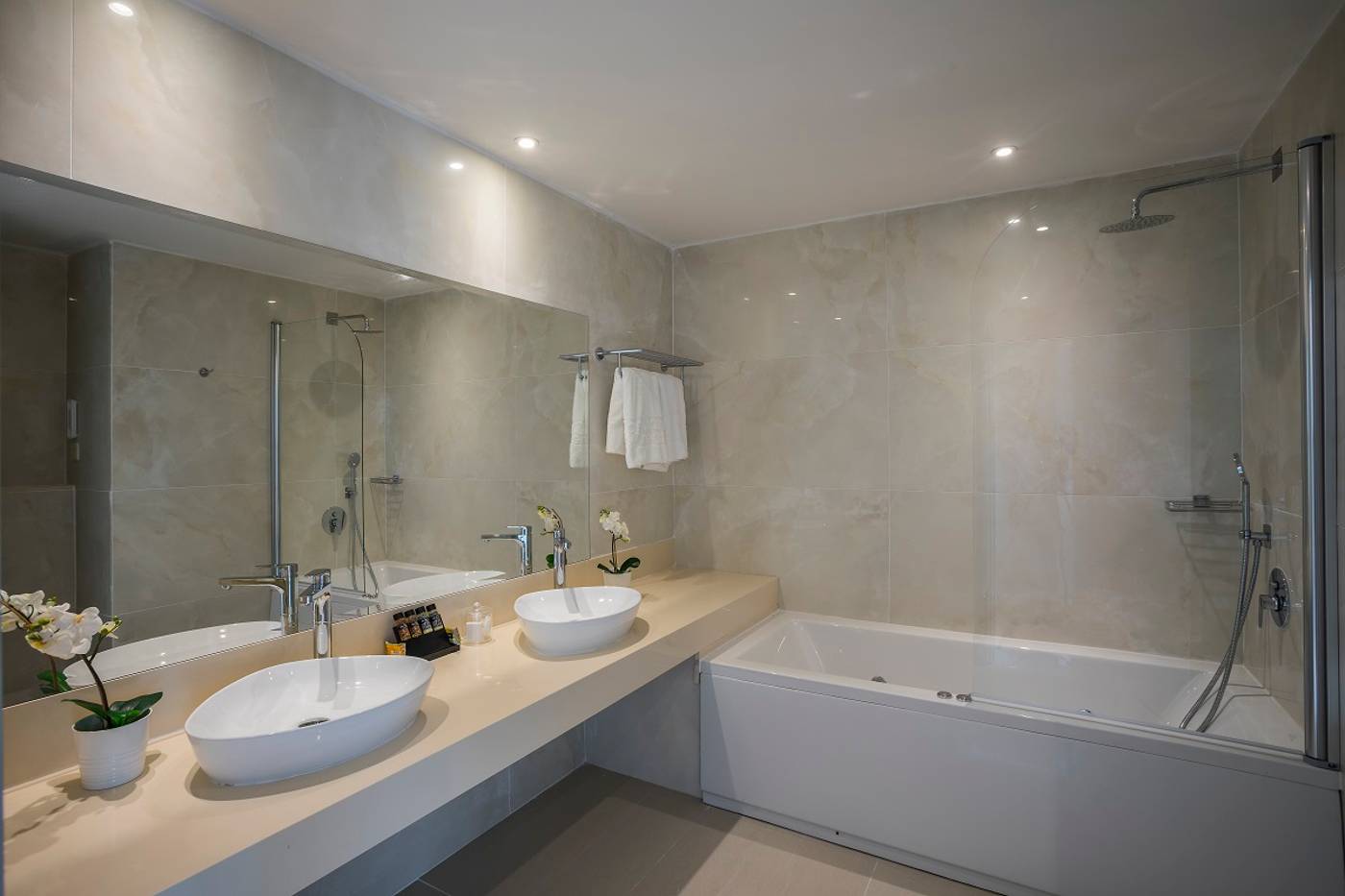 Tsokkos-Constantinos-The-Great-Beach-Hotel-Room-10