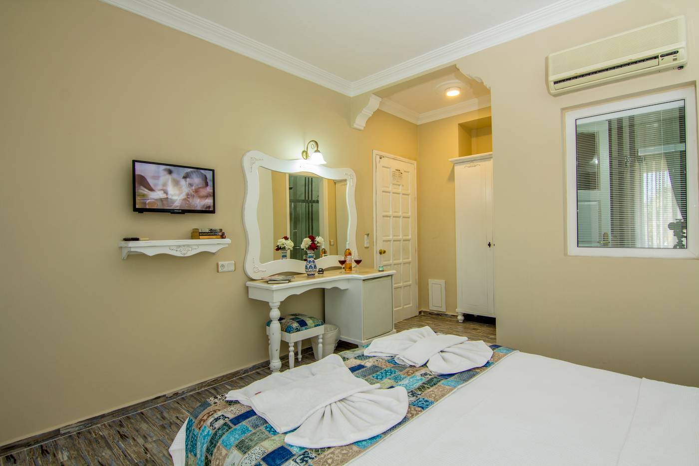 Hotel-Karbel-Sun-Room-35