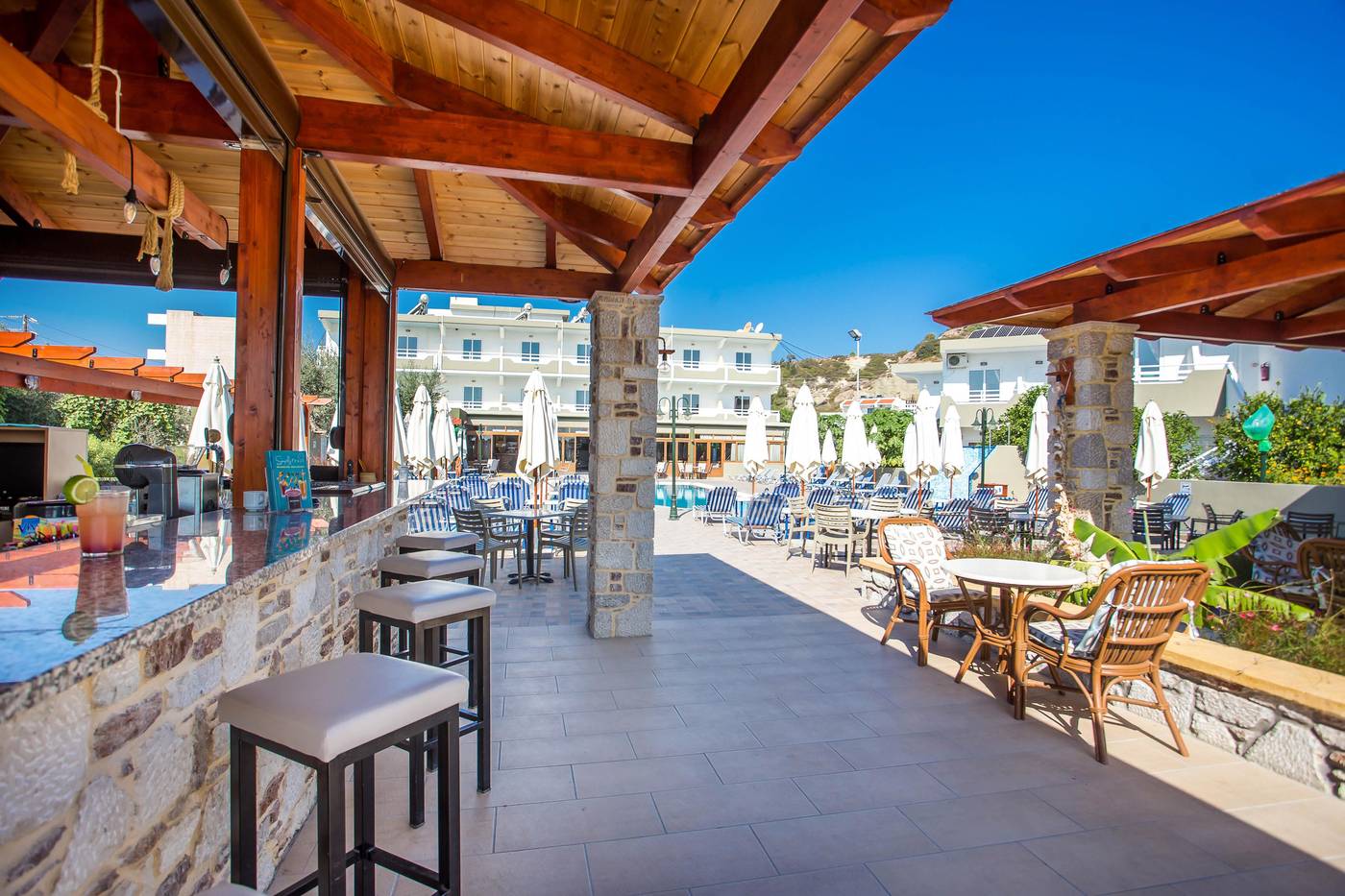 Georgia-Apartments-Bar-16