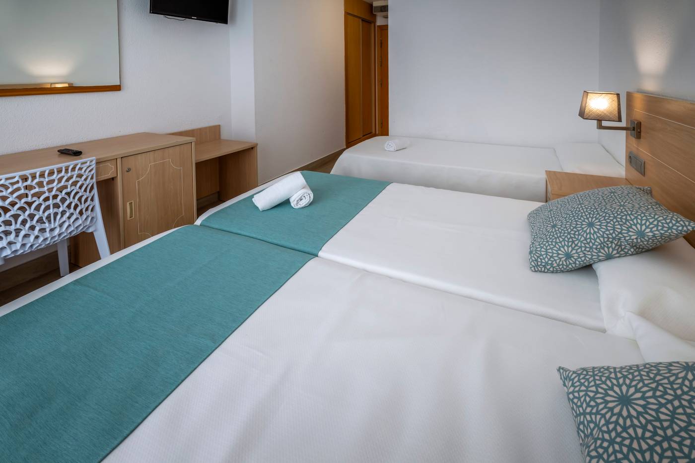 4R-Salou-Park-Resort-II-Room-15