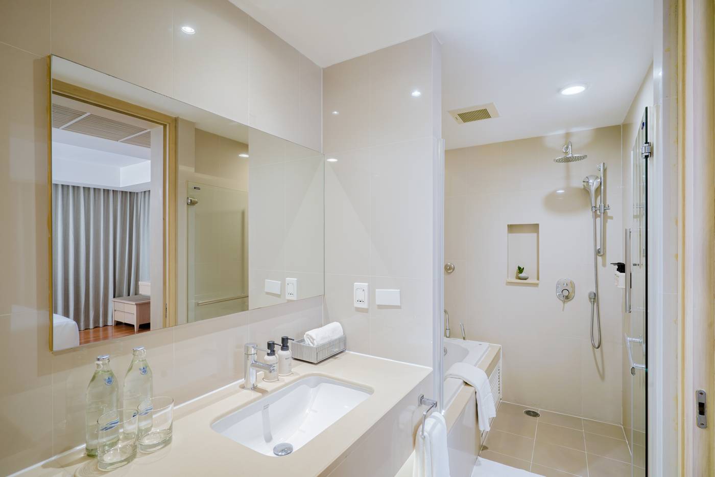 Shama-Petchburi-47-Bangkok-Room-47